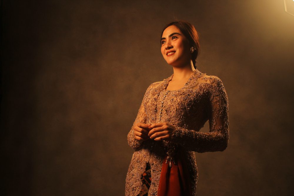 perempuan berkebaya