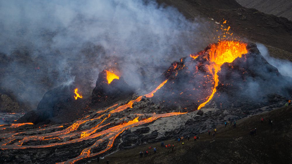 Ilustrasi erupsi gunung berapi