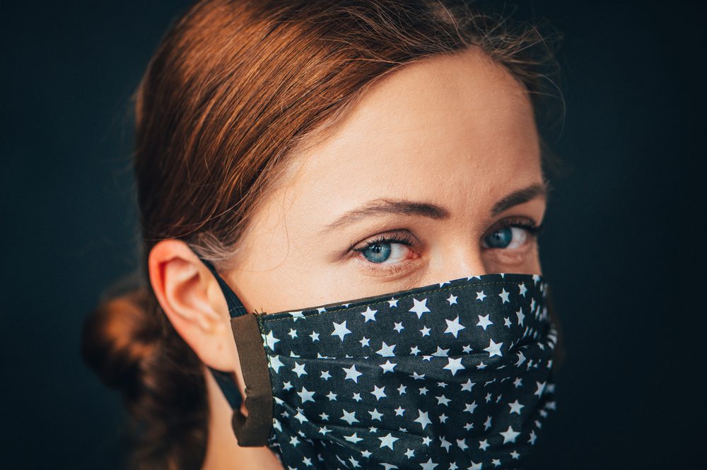 Ilustrasi peremuan bermasker