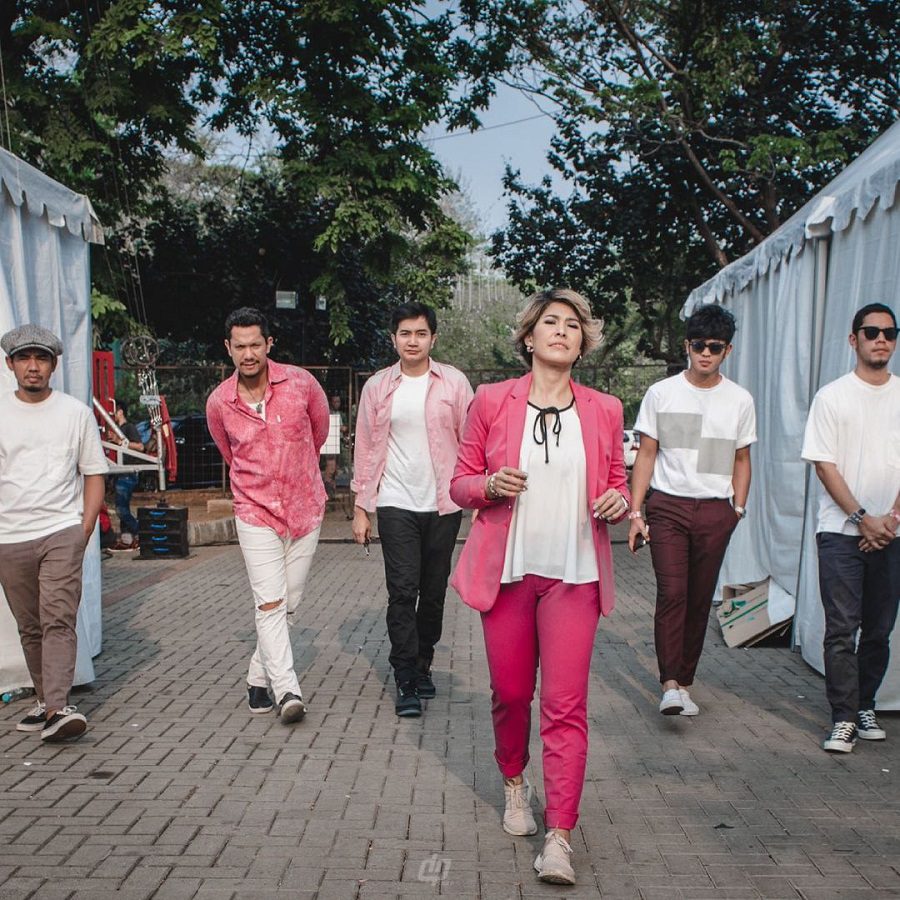 Maliq & D'Essentials