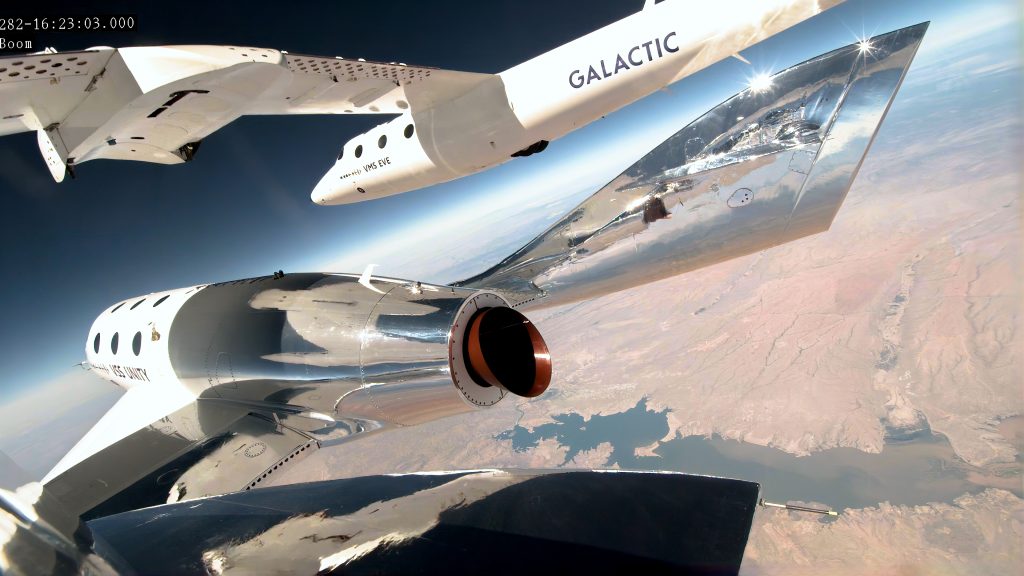 Pesawat Virgin Galactic saat mengangkasa